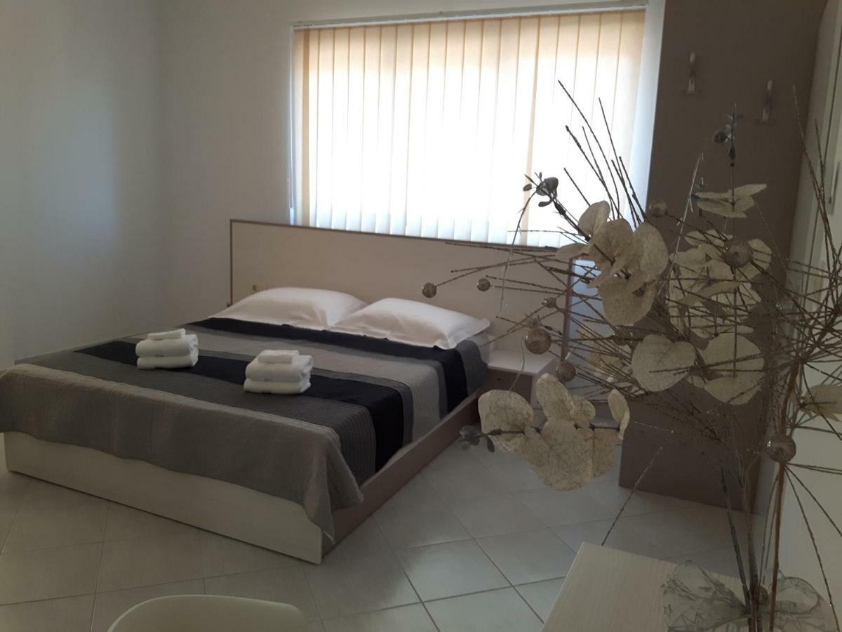 Apartments Nika Trogir Zewnętrze zdjęcie